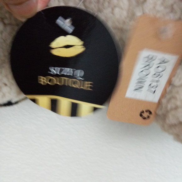 A Odiva Leopard Print Sherpa Lined Vest Cardigan - Picture 7 of 7